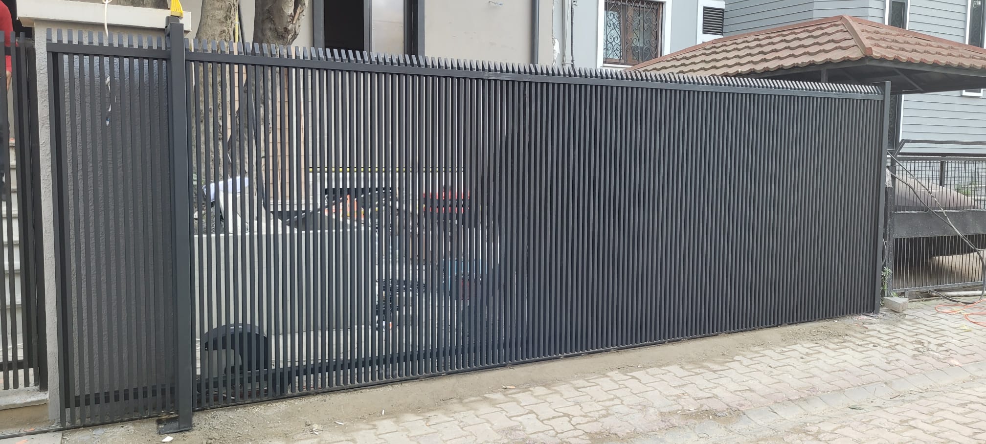 Çelik Konstrüksiyon Otopark Kapısı